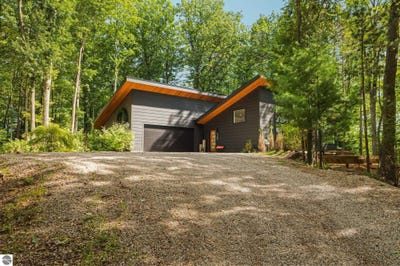 /international/us/7103-lake-view-ridge-lake-ann-mi-110110304327/