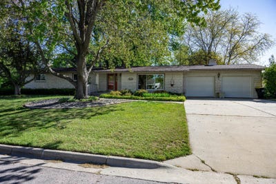 /international/us/111-w-monroe-street-mauston-wi-110107963412/