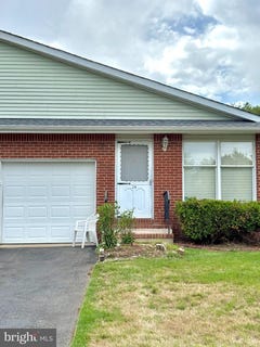/international/us/24-magnolia-road-manahawkin-nj-110108436953/