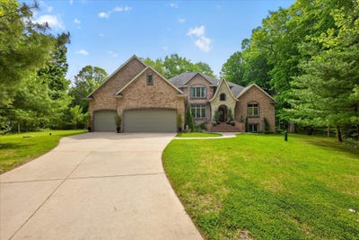 /international/us/2813-river-forest-hills-drive-pulaski-wi-110108387192/