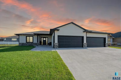 /international/us/6101-w-54th-n-st-sioux-falls-sd-110106188141/