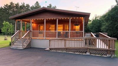 /international/us/w2076-amherst-road-wisconsin-dells-wi-110108825546/