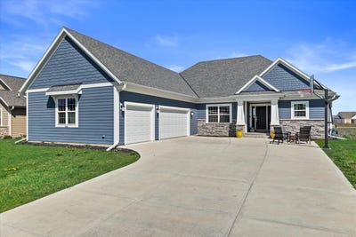/international/us/1320-foxwood-pass-oconomowoc-wi-110107855866/