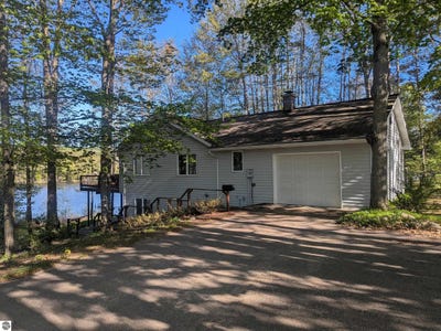 /international/us/3520-childs-lane-central-lake-mi-110108259472/