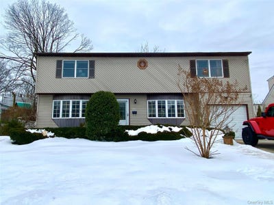 /international/us/3070-lowell-avenue-wantagh-ny-110106004277/