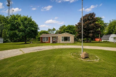 /international/us/211-s-madison-street-medaryville-in-110108475570/