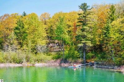 /international/us/600-bass-lake-road-traverse-city-mi-110104609539/
