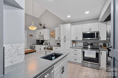 /international/us/19905-henderson-road-cornelius-nc-110107869706/