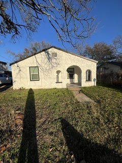 /international/us/108-n-ash-street-springtown-tx-110104878552/