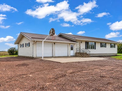 /international/us/27396-county-road-45-comfrey-mn-110120454757/