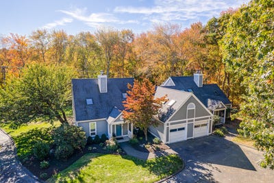 /international/us/21-centre-village-drive-madison-ct-110109028922/
