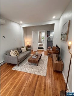 /international/us/262-undercliff-avenue-edgewater-nj-110105706277/