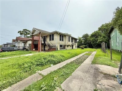 /international/us/2521-robert-street-new-orleans-la-110097685800/