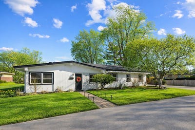 /international/us/8-rob-road-mount-prospect-il-110107437656/
