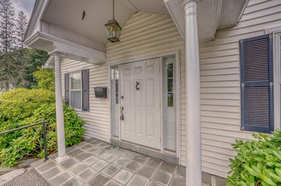 /international/us/188-cottage-street-littleton-nh-110101452970/