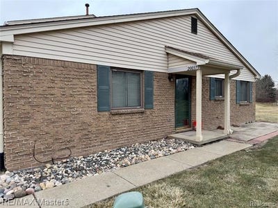 /international/us/20037-village-green-court-brownstown-twp-mi-110104327787/