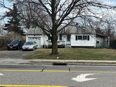 /international/us/351-wicks-road-brentwood-ny-110098223944/