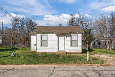 /international/us/313-hallvale-drive-white-settlement-tx-110105899653/