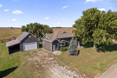 /international/us/3203-300th-ave-saint-edward-ne-110102619282/
