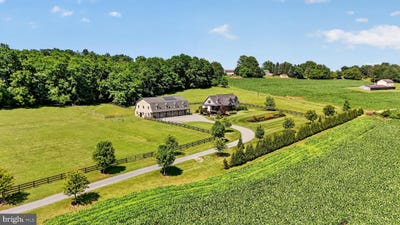 /international/us/409-weaver-road-strasburg-pa-110119912057/