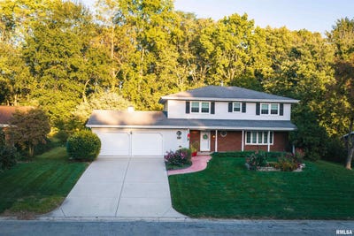 /international/us/124-twin-oaks-drive-rochester-il-110120460577/