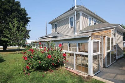/international/us/715-10th-street-milford-ia-110119503951/