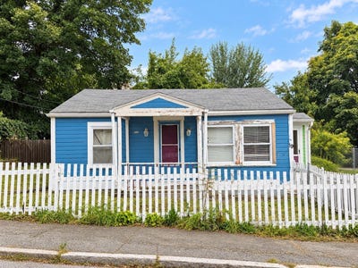 /international/us/19-lafrance-ct-new-bedford-ma-110110375258/