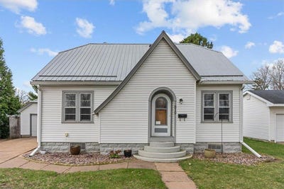 /international/us/819-hopwood-avenue-menomonie-wi-110107695273/