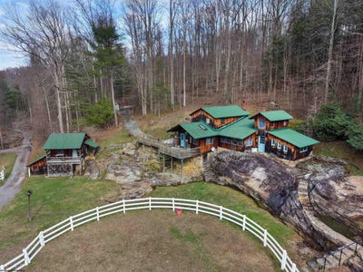 /international/us/1058-wolfgang-road-rock-cave-wv-110107226727/