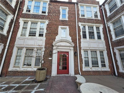 /international/us/15610-van-aken-boulevard-18-shaker-heights-oh-110106152342/