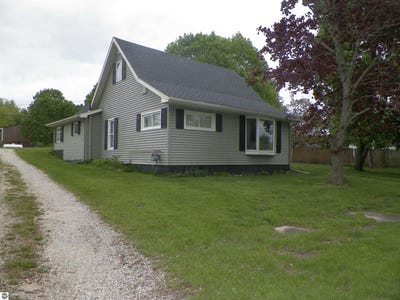/international/us/213-cass-street-tustin-mi-110099703715/
