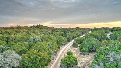 /international/us/438-2-yellowstone-lane-hunt-tx-110104931246/