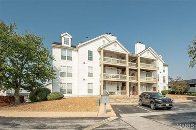 /international/us/1445-whispering-creek-drive-ballwin-mn-110108238328/