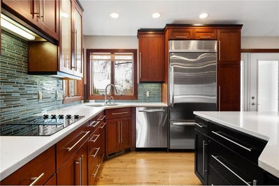 /international/us/400-oakland-place-ne-austin-mn-110104128353/