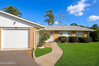/international/us/33a-gramercy-lane-manchester-nj-110110365917/