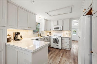 /international/us/1520-baker-avenue-bryan-tx-110108282024/