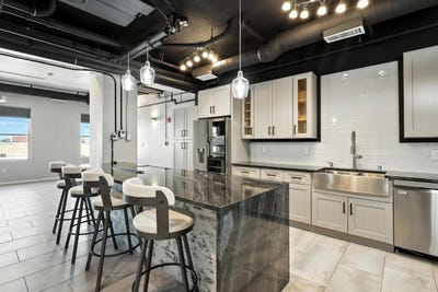 /international/us/219-central-avenue-nw-albuquerque-nm-110105389546/