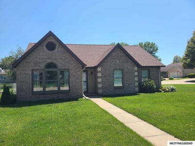 /international/us/521-24th-pl-sw-mason-city-ia-110109349328/