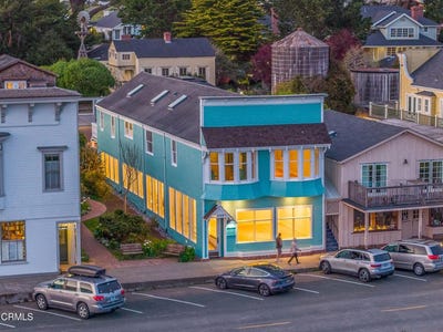 /international/us/45094-main-street-mendocino-ca-110106953435/