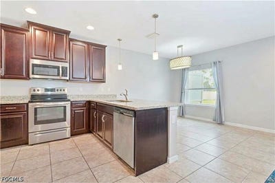 /international/us/3786-tilbor-circle-fort-myers-fl-110120575315/