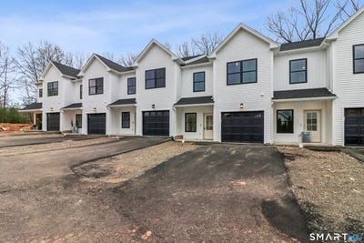 /international/us/370-emmett-street-bristol-ct-110106952343/