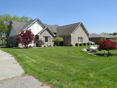 /international/us/19549-dixie-drive-clinton-township-mi-110107866139/