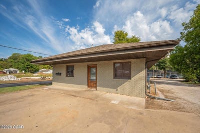 /international/us/522-w-brook-street-neosho-mo-110120086333/
