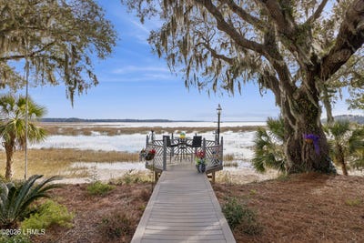 /international/us/23-hayfield-road-bluffton-sc-110108256421/