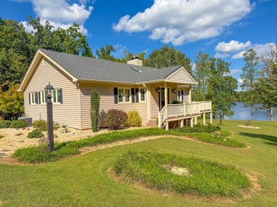 /international/us/5258-cottage-road-blackstone-va-110120499197/