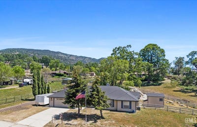/international/us/30101-greenwater-drive-tehachapi-ca-110108298181/