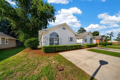 /international/us/413-georgetown-circle-valdosta-ga-110106443637/