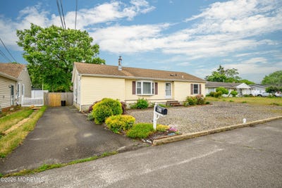 /international/us/407-sinclair-avenue-lanoka-harbor-nj-110108410553/