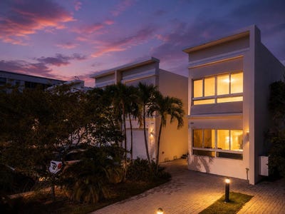 /international/us/2461-ne-135th-street-north-miami-fl-110106437712/
