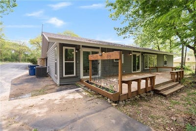 /international/us/106-oak-hills-drive-coffeyville-ks-110107336211/